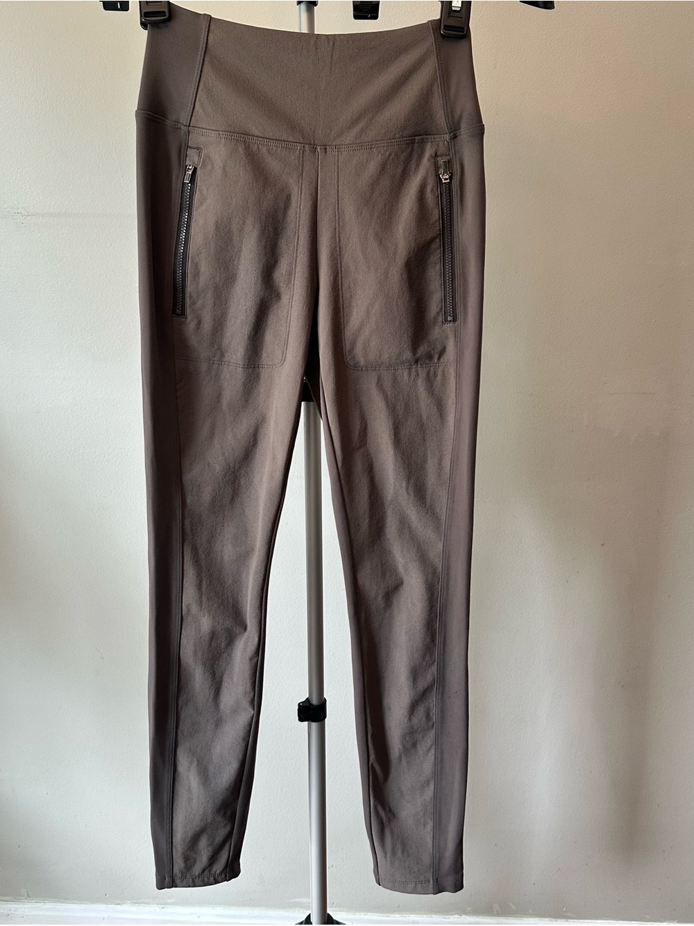 Athleta Women’s Brown Headlands Hybrid Tight High-Rise w/Zip Pockets size Small